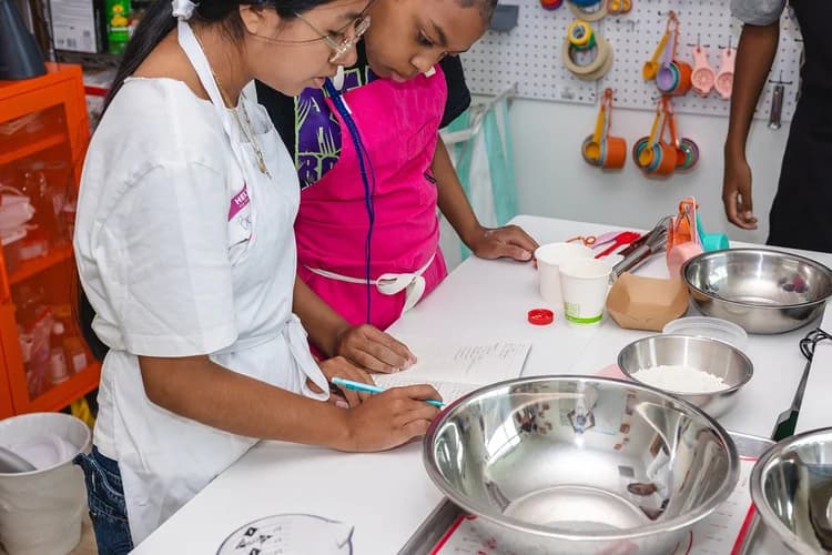 Students work together in a Kind Kitchen class